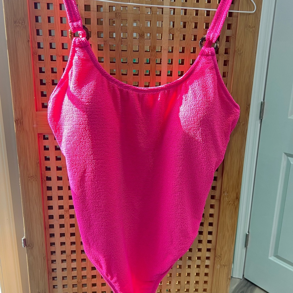 Womens neon or hot fuchsia Pink One-Piece Swimsuit like new❤️
